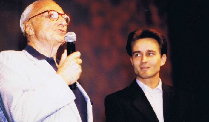Animateur événement Festival du Film de Paris avec Gérard Oury en 1996, quel moment magique de rencontrer ce Grand Monsieur du Cinéma qui a tellement bercé mon enfance avec La Grande Vadrouille, Le Corniaud ou encore Rabbi Jacob, il m'a invité chez lui pour préparer ce débat, superbe souvenir