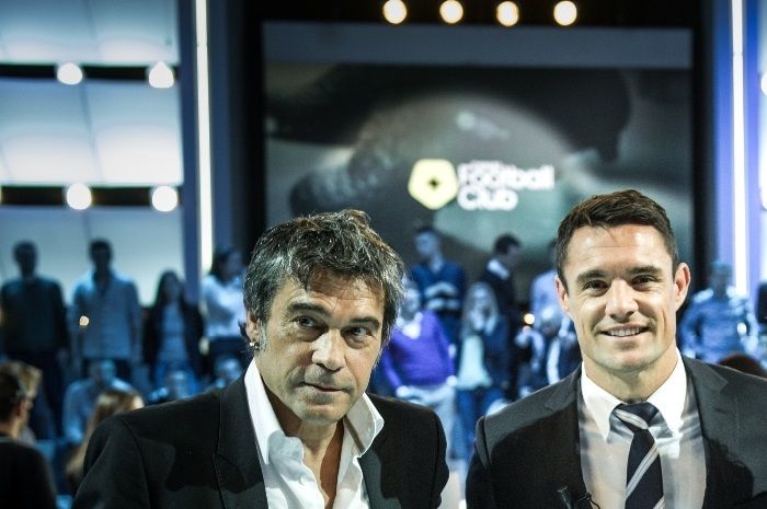 Chauffeur de Salle du Canal Rugby Club présenté par Isabelle Ithurburu en photo avec Philppe Guillard et Dan Carter depuis le 1er novembre 2015 sur Canal +